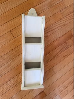 FREE: Wood Wall Hanging Organizer