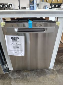 GE dishwasher  GDP670SYVFS
