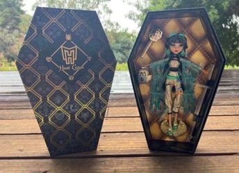 Mattel creations monster high haunt couture Cleo de Nile doll