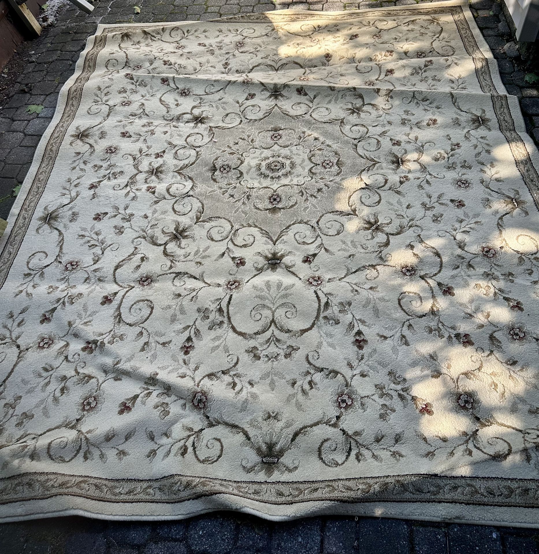 Hampton Collection “Leyla” Area Rug – 7’10” x 9’10”