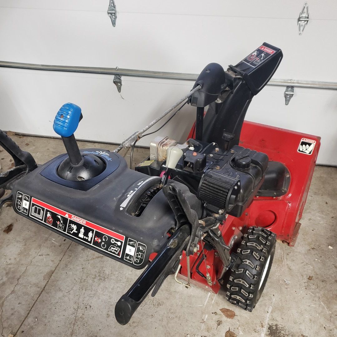28 inch 2 stage toro snowblower electric start drift brakes for Sale in Oakbrook Terrace, IL