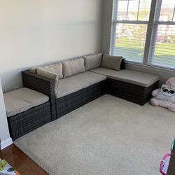 wicker sunroom set with foot stool 