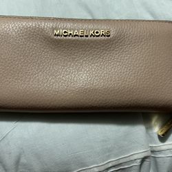 MICHAEL KORS Jet Set Travel Leather Quarter-Zip Wallet