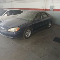 2000 Ford Taurus