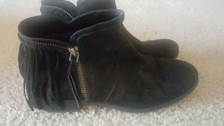 Girls boots size 4 youth
