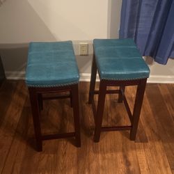 2 Bar Stools 