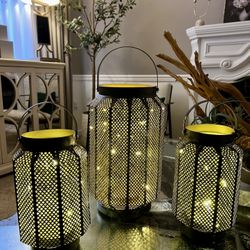 Set De Tres Candelabros De Metal $45