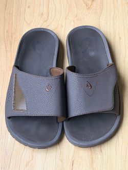 OluKai Nalu Slide Sandals Mens 9 Dark Java Brown Ergonomic Rubber Casual Summer