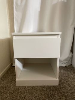 2 Nightstands