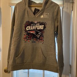 New with Tags Women’s New England Patriots Sweatshirt XL