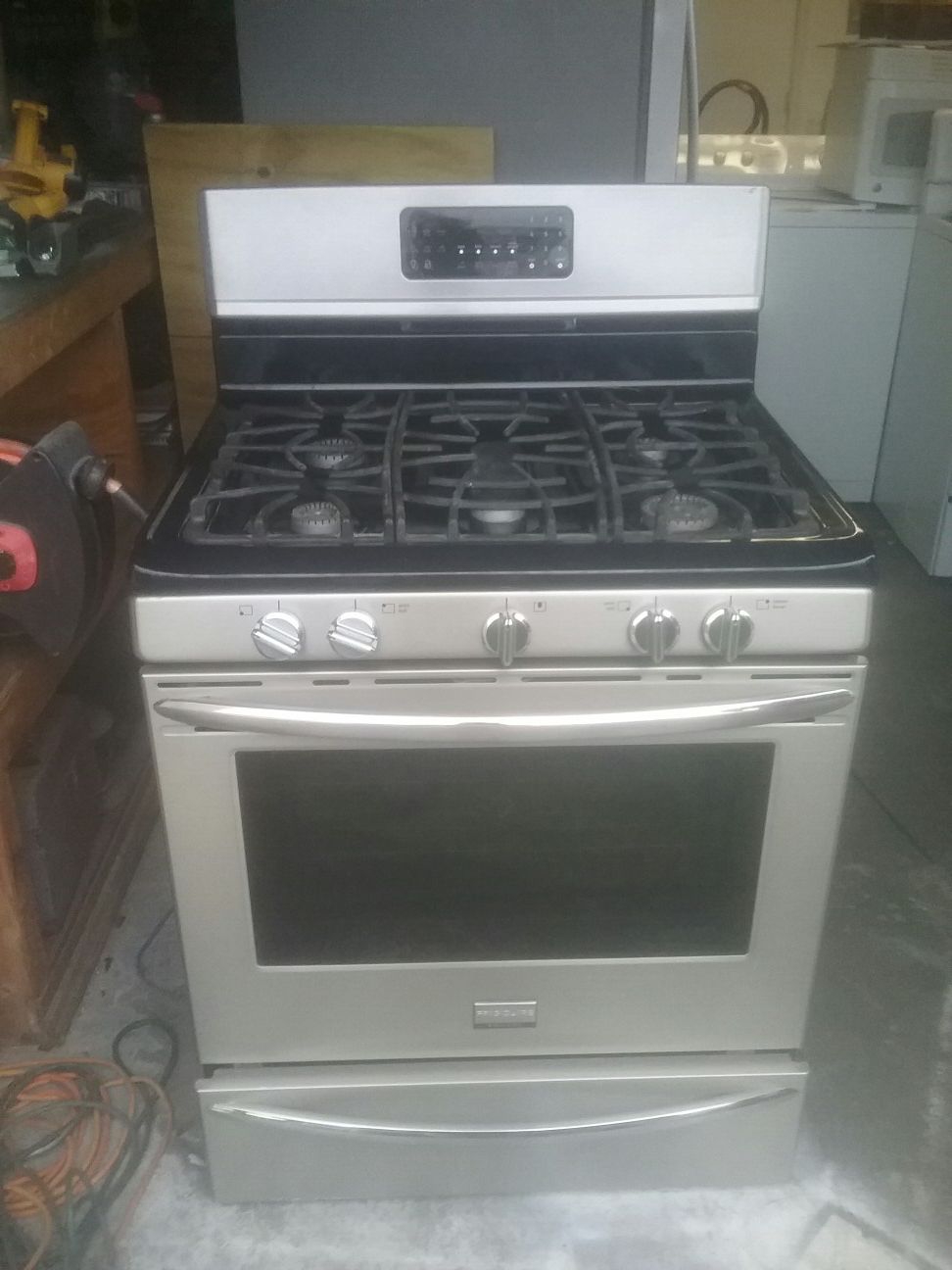 Stainlesssteel fridgeidaire gas range working great