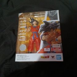 Dragon Ball Z Goku Figurine