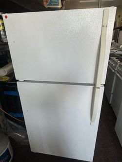 Apartment size fridge 28width