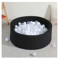 Ball pit + balls