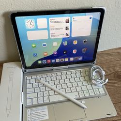 Apple iPad Air 5th Generation (M1 chip / 2022) 64GB with keyboard, pencil & Accessories 