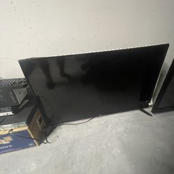 (make Offer) ONN 38” TV screen With Standing Brackets