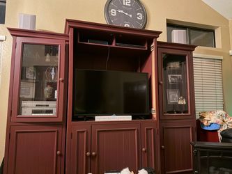 Entertainment center