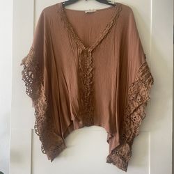 Cute Flowy Top Size Small