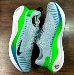 NIKE  SZ.  11,  12