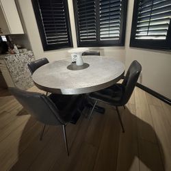 **ROUND DINNING TABLE WITH 4 CHAIRS **