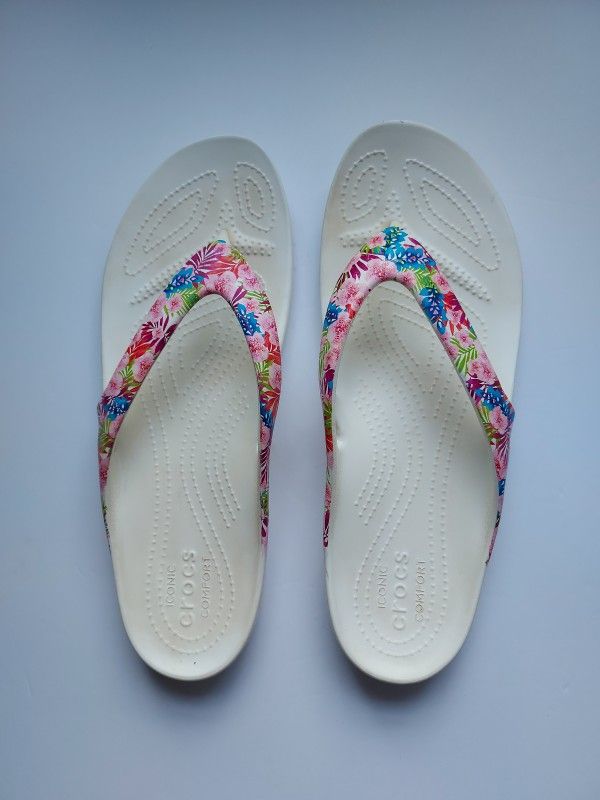 Crocs Floral Flip Flops Women's Size 11