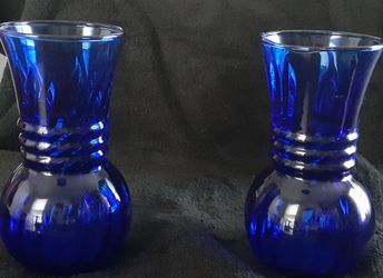 2 Lincoln Glass Vases