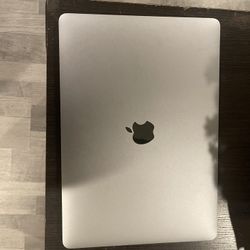 USED MACBOOK PRO 8GB 13.3in