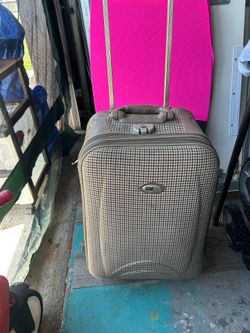 Really nice medium size luggage