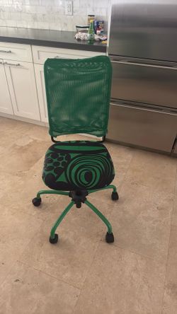 Swivel Desk Chair  Especially For Students 