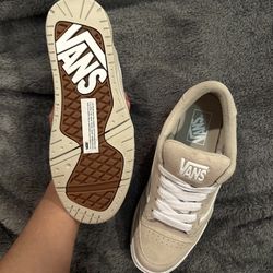 HYLANE RAINY DAY TAN VANS W: 7.5 | M: 6