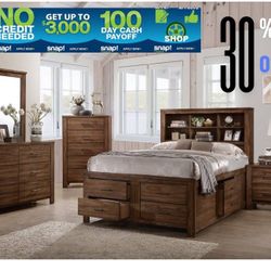 Brand New Natural Wood Finish Queen Bed Set 