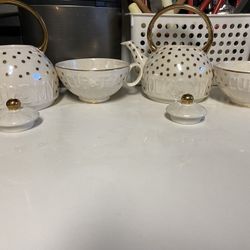 Teapot Set With Two Cups And Two Teapots 