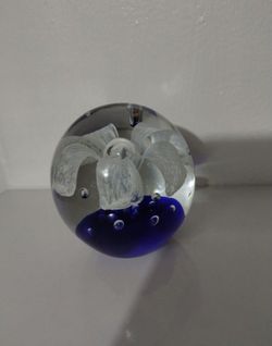 DINASTY GALLERY GLASS PAPERWEIGHT 3.5"×3" - V81