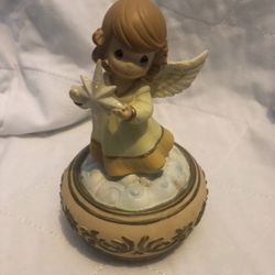 Precious moments angel music figurine