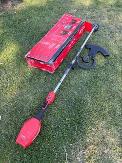 Milwaukee
M18 FUEL 18V 16-Inch Brushless Cordless String Trimmer with QUIK-LOK Attachment Capability (Tool Only)