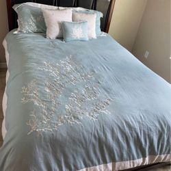 QUEEN SIZE BED