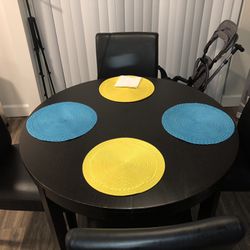 Round Expandable Dining Table W/ 4 Chairs