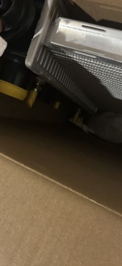 Radiator 00-06 Tahoe Escalade Yukon Silverado sierra