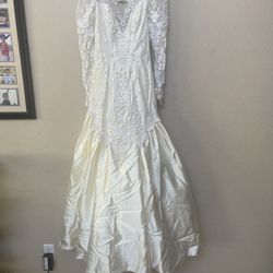 VINTAGE Wedding Dress IVORY Lace Sleeved Pearl Beaded Tassel Large Bow NEED GONE