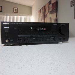 * Kenwood * High Power Stereo And Surround Sound Receiver . Great Sounding Receiver In Excellent Like New Condition . Must See To Appreciate .