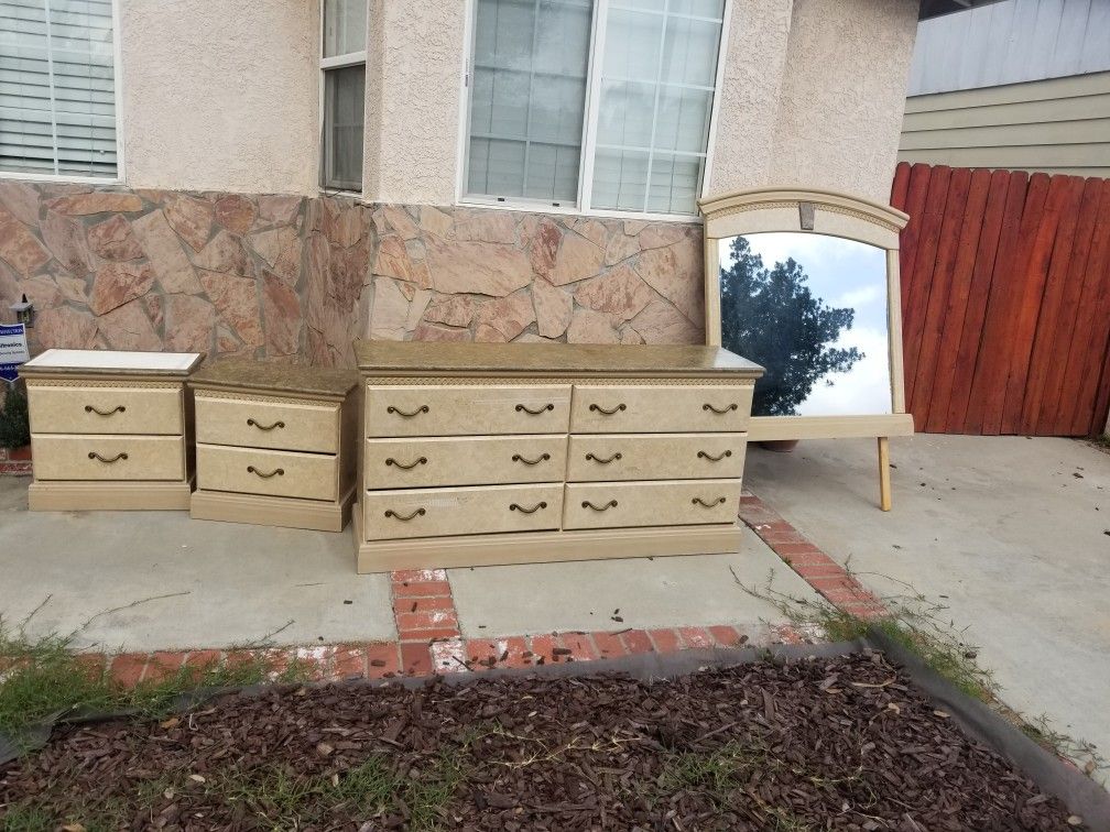 4 peice bedroom set