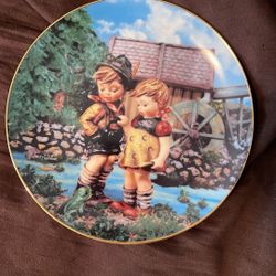 MJ Hummel Dambury Mint Collector Plate”Hello Down There”