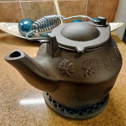 Cast Iron Kettle & Trivet