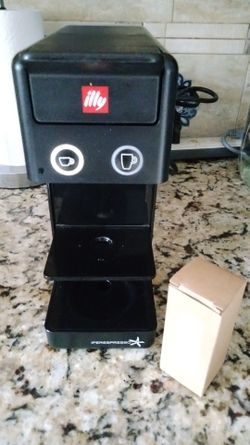 Illy Coffee Machine Like New! +New Kcup