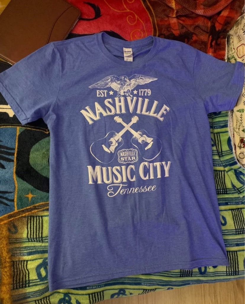 Men’s Nashville t-shirt size M