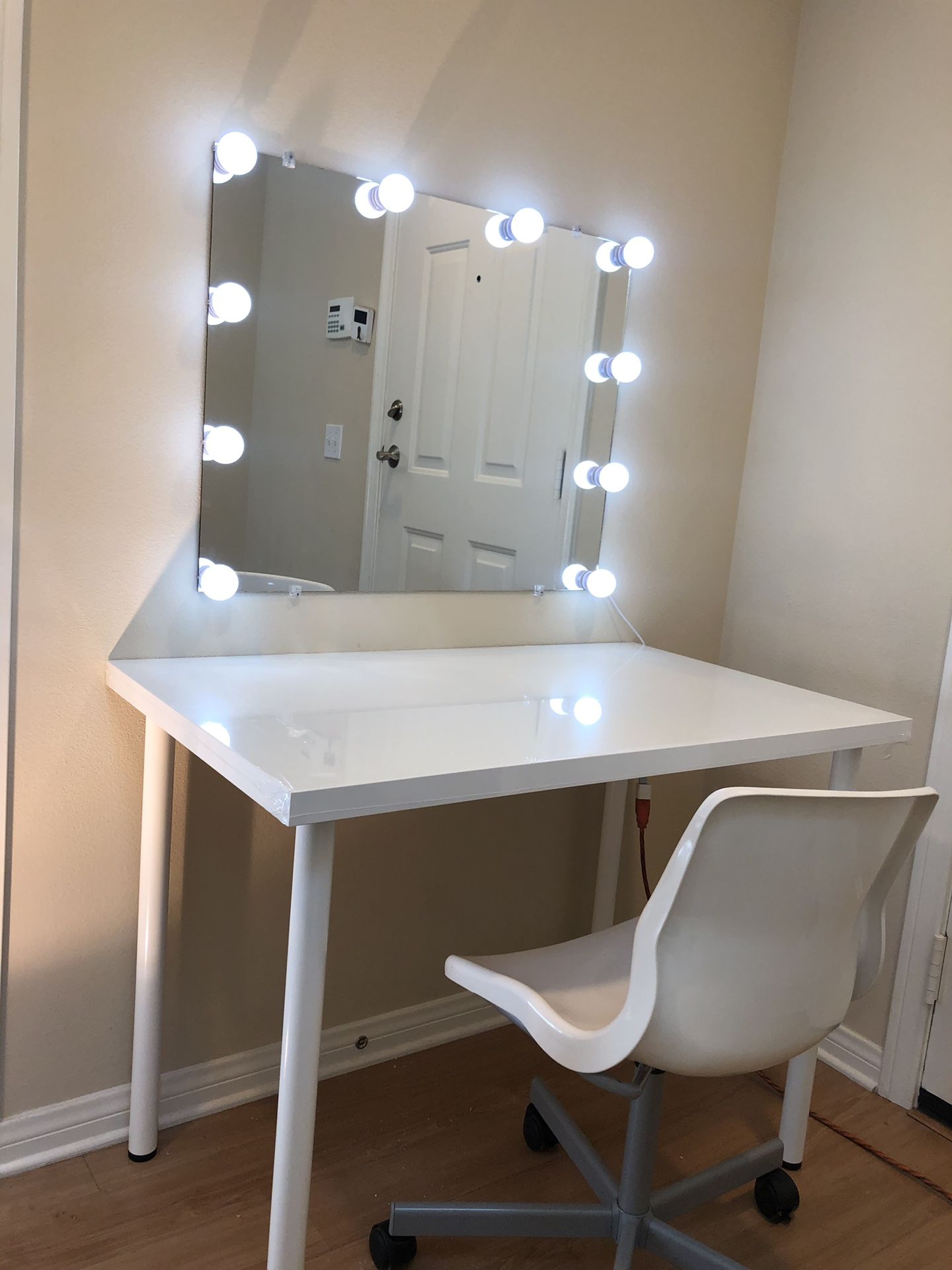 LED Hollywood Makeup Mirror Lighted Vanity Dimmable