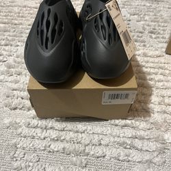 Adidas Yeezy Foam RNR runner Onyx Infant