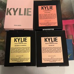 Blushes And Illuminating Powder 