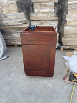 🚨 Clarence Sale 200 Cabinets Or More Different Sizes 4,000 For All 🚨