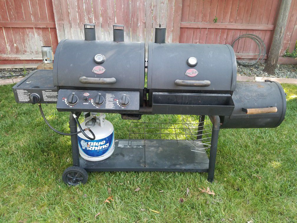 Char-Griller Duo 5050 with side fire box for offest smoking. for Sale in Sacramento, CA - OfferUp